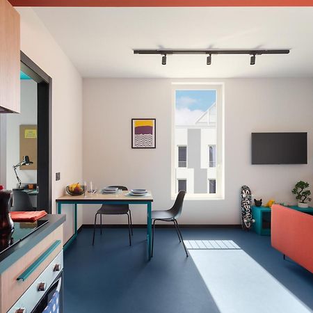 Cx Milan Nom Hostel Bagian luar foto