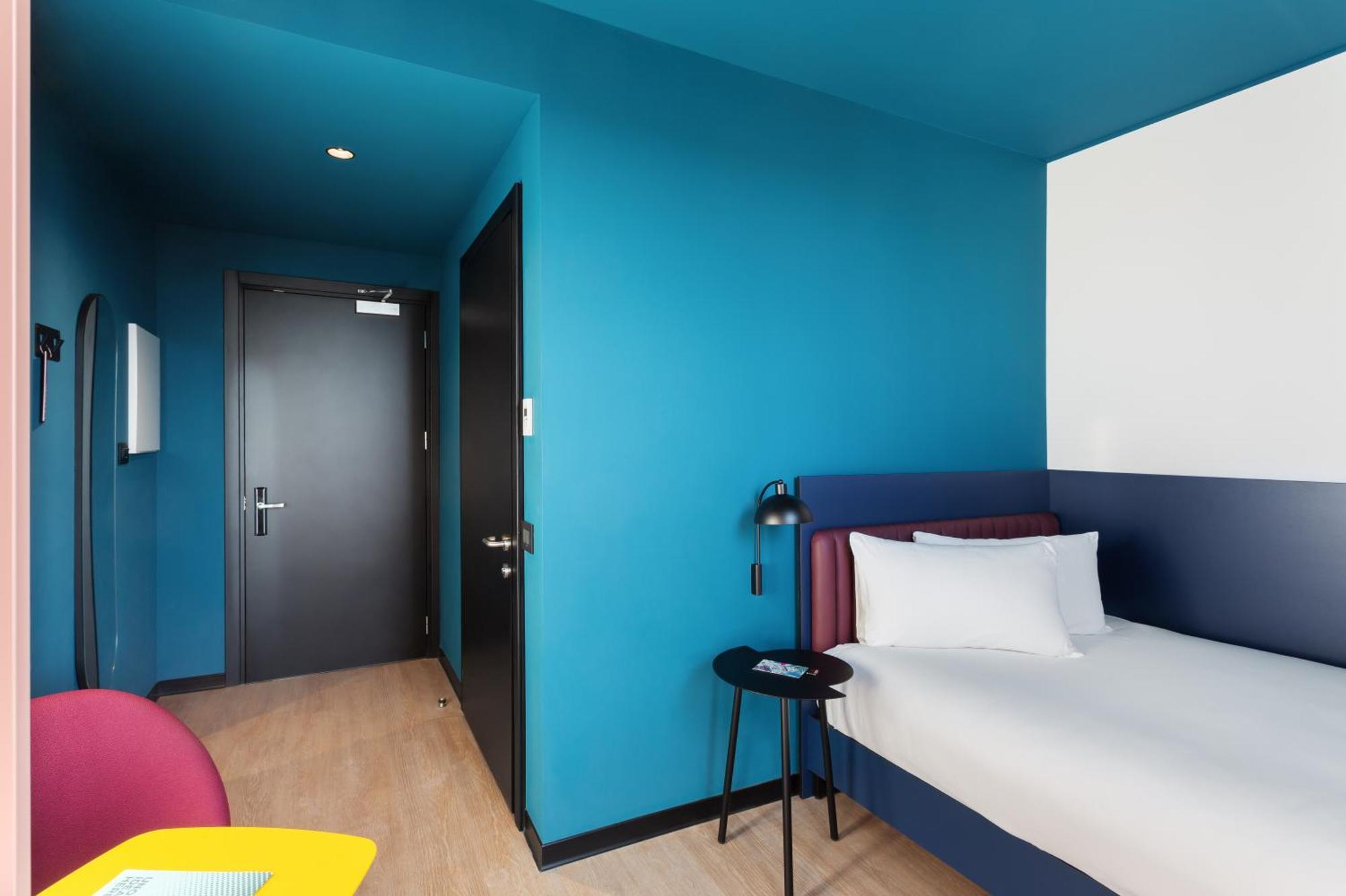 Cx Milan Nom Hostel Bagian luar foto