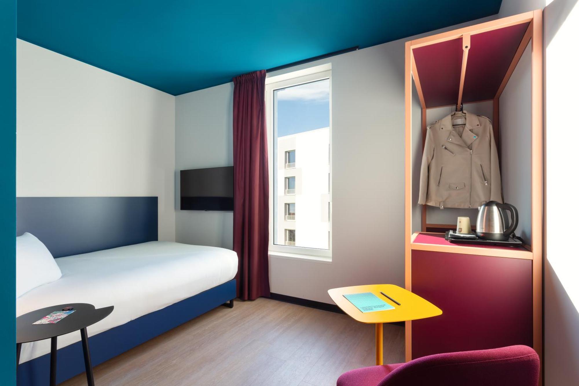 Cx Milan Nom Hostel Bagian luar foto