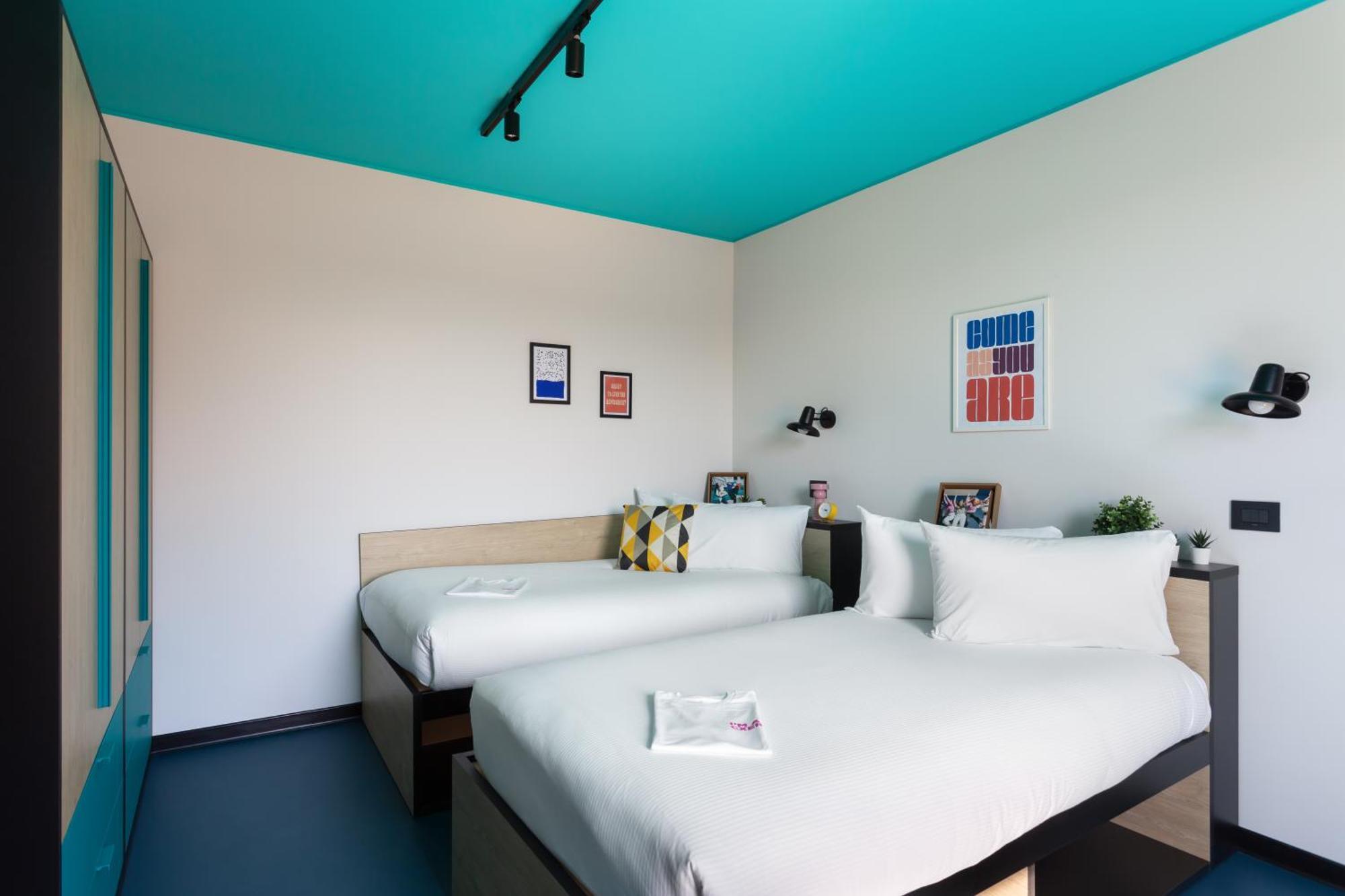 Cx Milan Nom Hostel Bagian luar foto