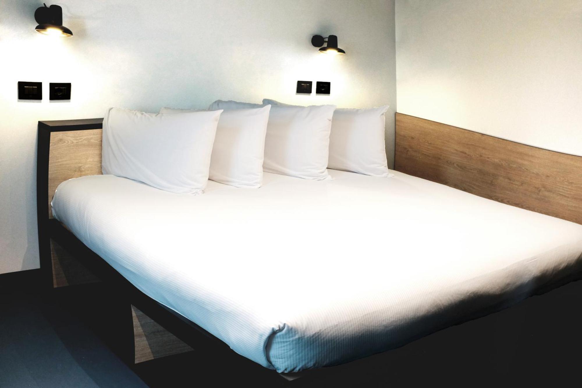 Cx Milan Nom Hostel Bagian luar foto